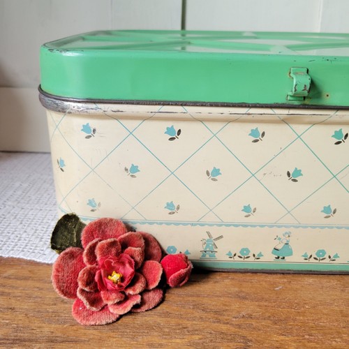 Vtg 1950s metal bread box - metal,