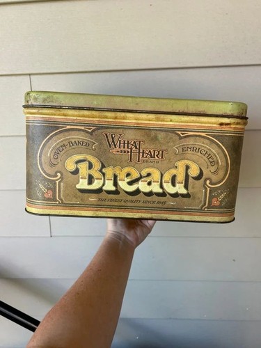 Vintage wheat heart - bread, tin